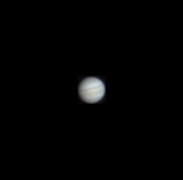 júpiter através telescópio 105mm em condição moderada